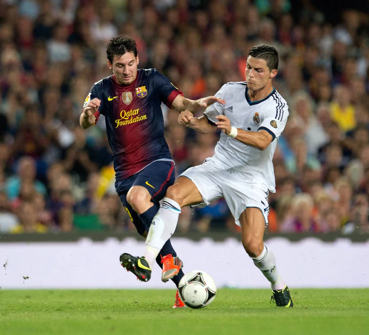 Ronaldo vượt Messi để trở thành Quả bóng vàng xuất sắc nhất mọi thời đại? - Ảnh 1.