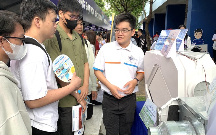Giúp học sinh khó khăn có bữa trưa, nữ sinh giành học bổng toàn phần - Ảnh 5.