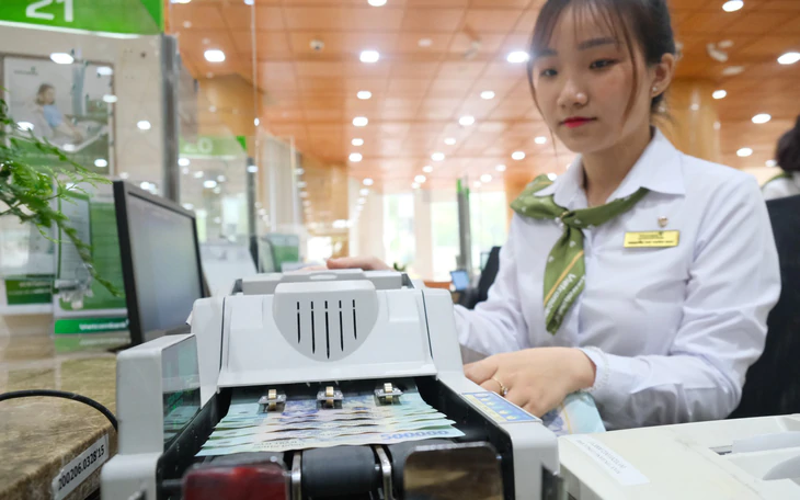 Cần vốn, doanh nghiệp gần như chỉ trông vào ngân hàng - Ảnh 2.