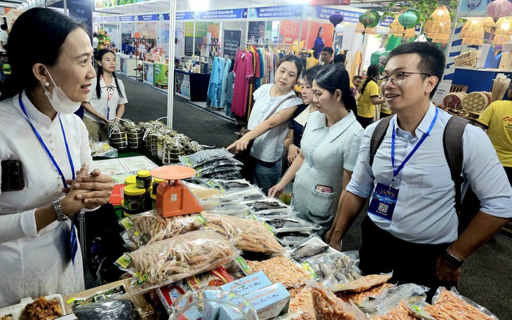 Cục thương mại điện tử sẽ hỗ trợ doanh nghiệp phía Nam lên nền tảng Amazon, Shopee và TikTok  - Ảnh 3.