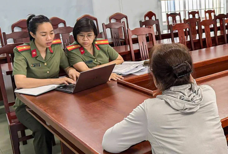 Cho mượn tài khoản ngân hàng, 1 phụ nữ bị xử phạt 125 triệu đồng - Ảnh 1.
