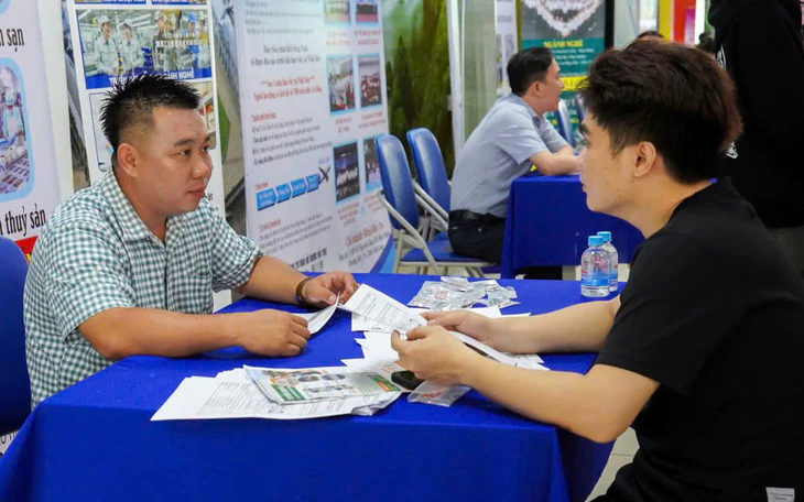 Miền Tây thiếu lao động 2026: Rèn tiếng Anh , Trung đón sóng nhà máy tự động hóa - Ảnh 2.