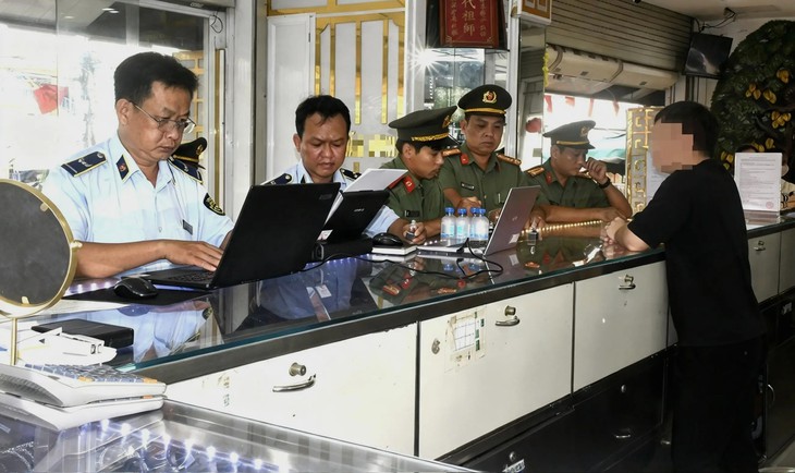Vĩnh Long phát hiện 99 trường hợp vi phạm trong kinh doanh vàng, xử phạt gần 2 tỉ đồng - Ảnh 1.