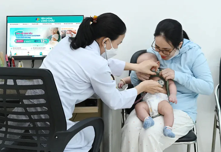 Vắc xin não mô cầu có hiệu lực trong bao lâu, khi nào cần tiêm lại? - Ảnh 1.