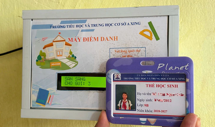 Trường vùng cao Quảng Trị dùng hệ thống quét thẻ tự chế điểm danh học sinh - Ảnh 3.