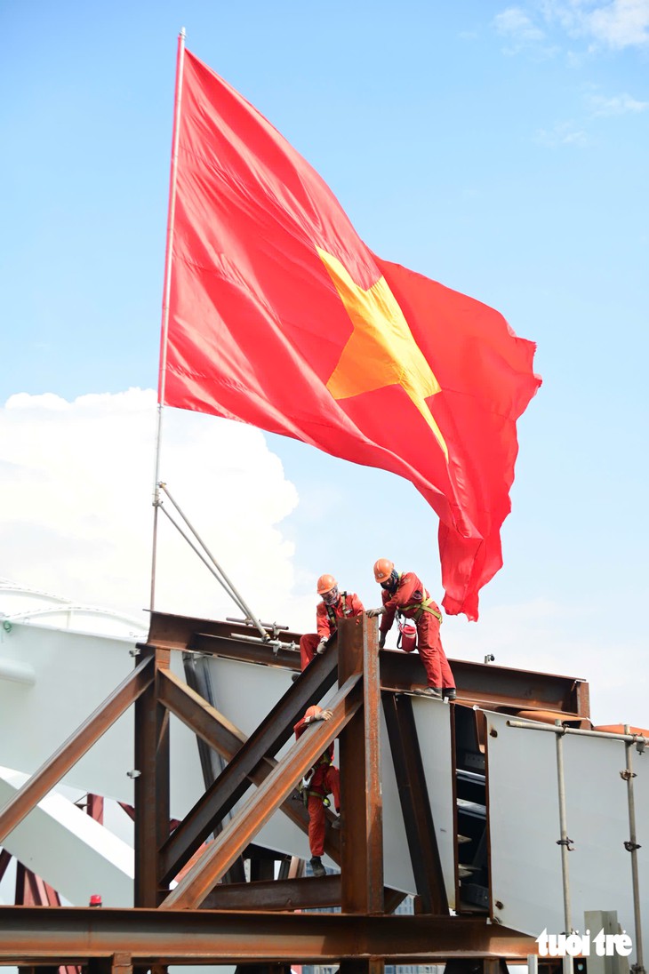 Giải mã kỹ thuật chế tạo vòm thép hình lá dừa nước cho cầu đi bộ 1.000 tỉ qua sông Sài Gòn - Ảnh 4.