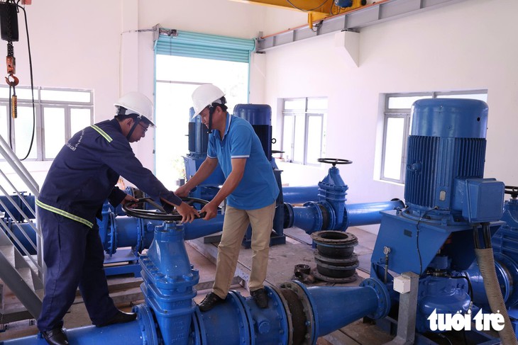 Bà con xã Cần Giờ vui mừng đón dòng nước sạch - Ảnh 2.