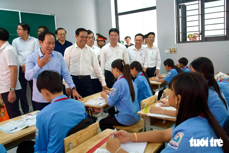 Phó thủ tướng Lê Tiến Châu yêu cầu xây trường nội trú biên giới thành 'ngôi trường hạnh phúc' - Ảnh 1.
