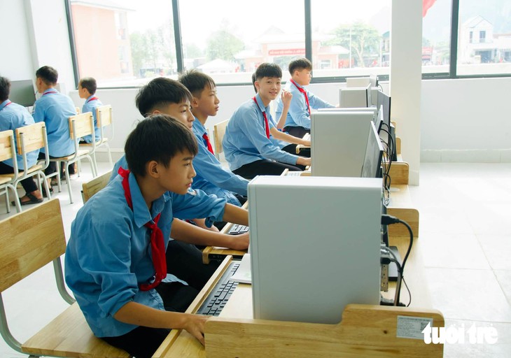 Phó thủ tướng Lê Tiến Châu yêu cầu xây trường nội trú biên giới thành 'ngôi trường hạnh phúc' - Ảnh 4.