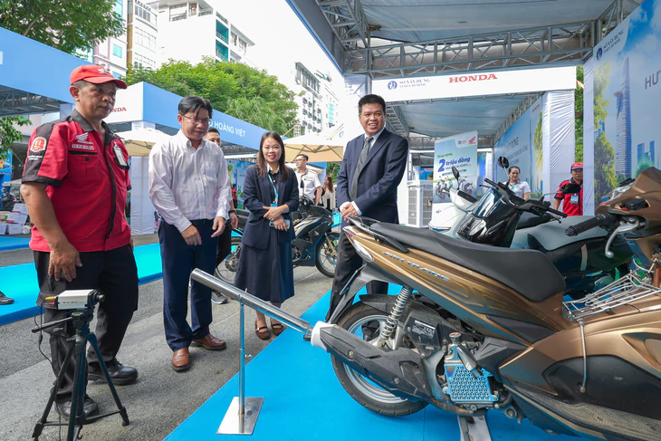 Honda Việt Nam bàn giao xe máy điện, phối hợp TP.HCM giảm khí thải giao thông - Ảnh 5.