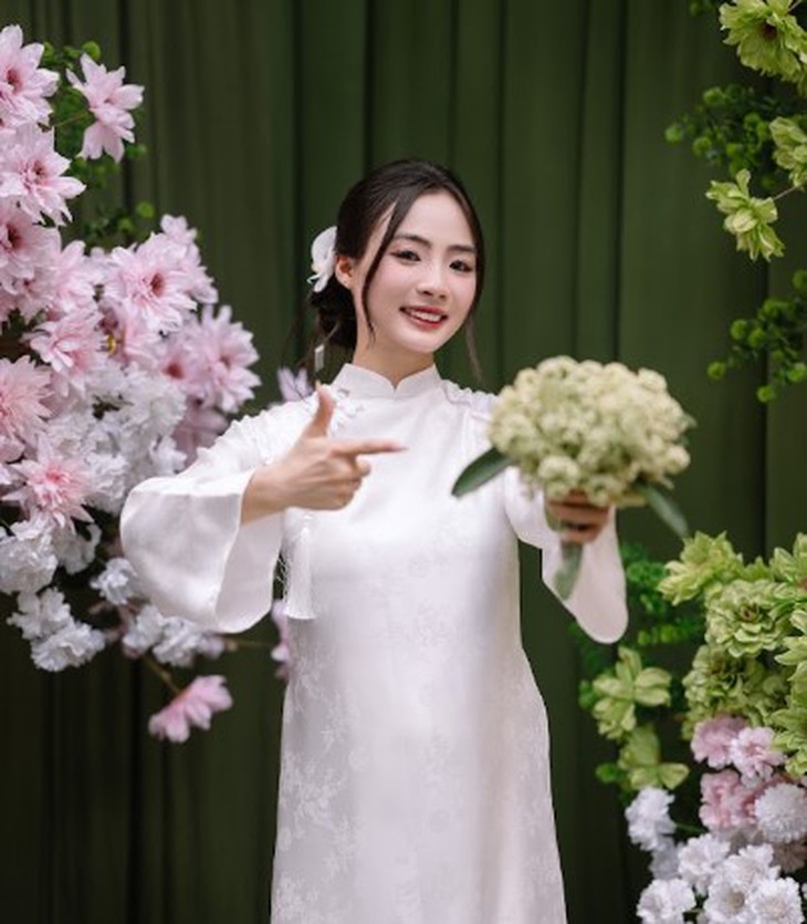 Khi cả thế giới né mùi hoa sữa, cặp đôi này lại chọn làm hoa cưới - Ảnh 3.