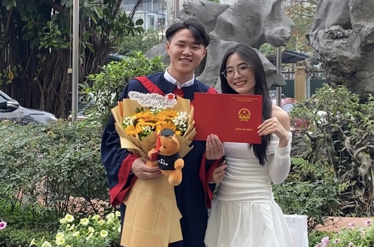 Khi cả thế giới né mùi hoa sữa, cặp đôi này lại chọn làm hoa cưới - Ảnh 4.