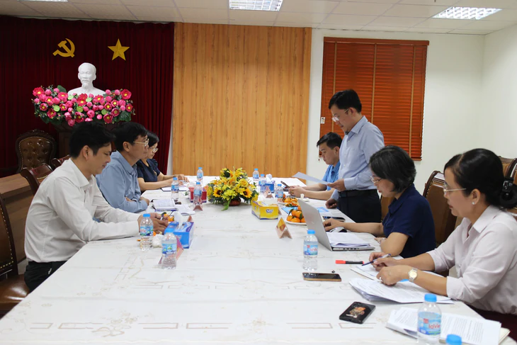 Đề xuất tạm hoãn xuất cảnh đối với chủ doanh nghiệp nợ Bảo hiểm xã hội - Ảnh 1.