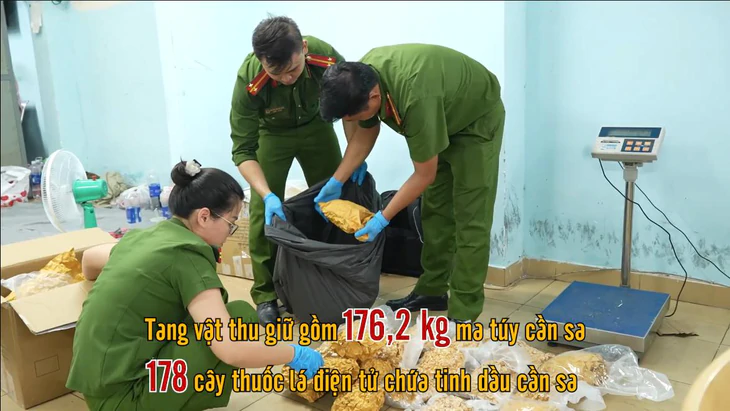 Từ 6 người dương tính ma túy ở bar Aplus Sài Gòn, Công an TP.HCM bắt 151 người - Ảnh 5.