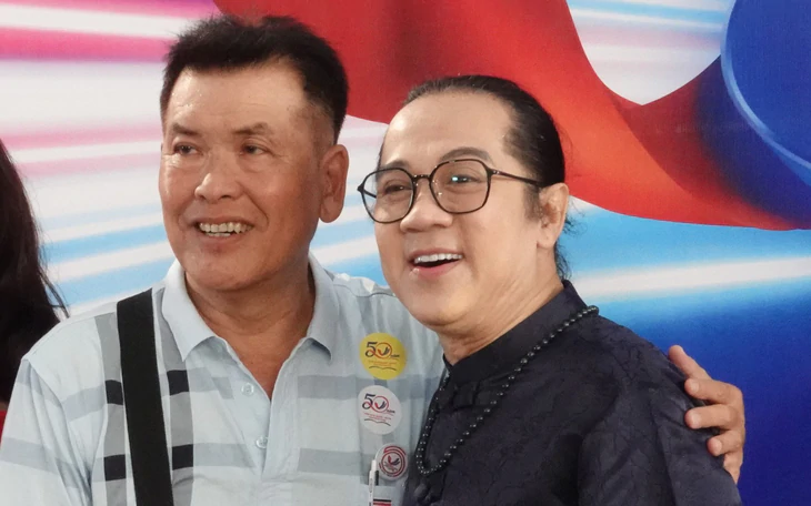 Xúc động người thầy ngoài 80 tuổi múa vũ đạo cải lương cùng học trò là những ngôi sao - Ảnh 4.