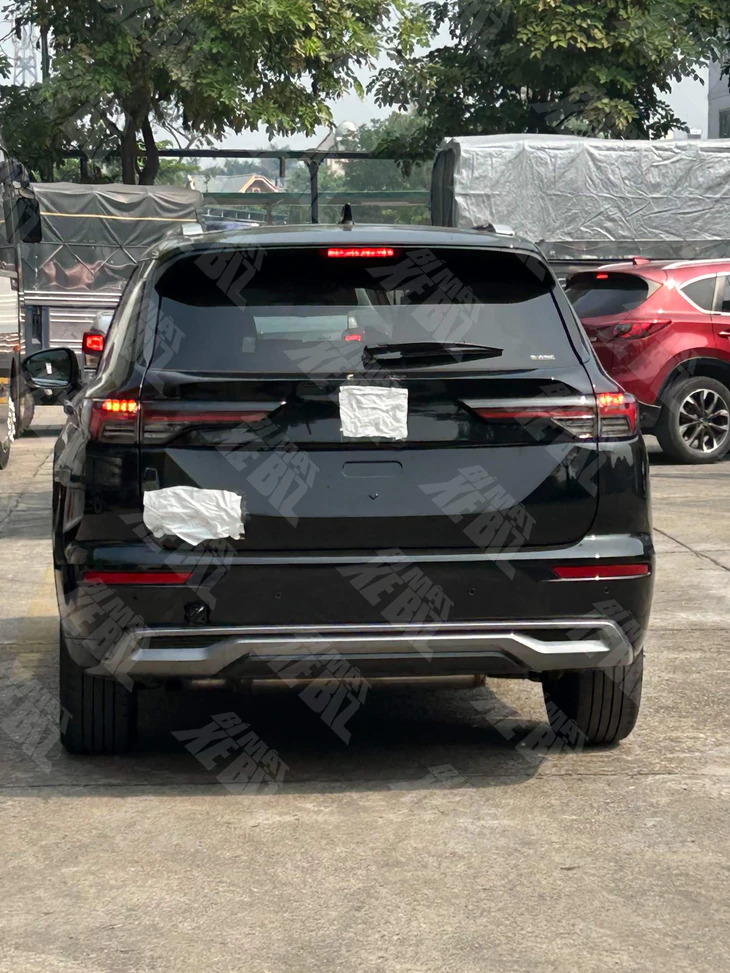 Mitsubishi Outlander đời mới lộ diện rõ ràng ở Việt Nam - Ảnh 3.