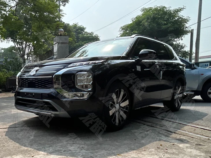 Mitsubishi Outlander đời mới lộ diện rõ ràng ở Việt Nam - Ảnh 2.
