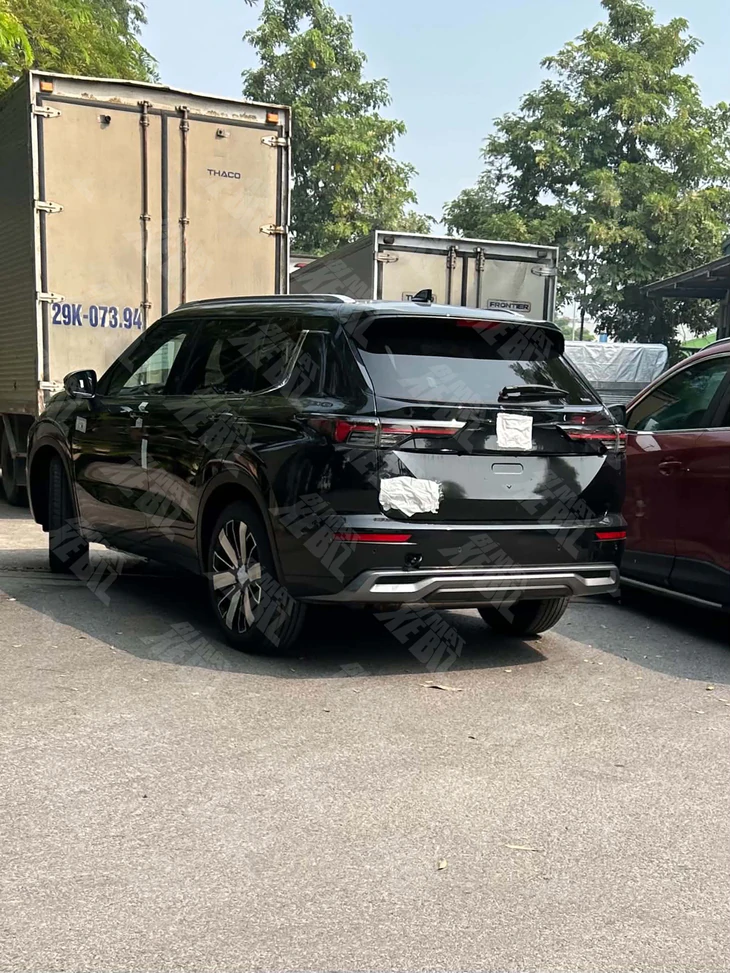 Mitsubishi Outlander đời mới lộ diện rõ ràng ở Việt Nam - Ảnh 4.