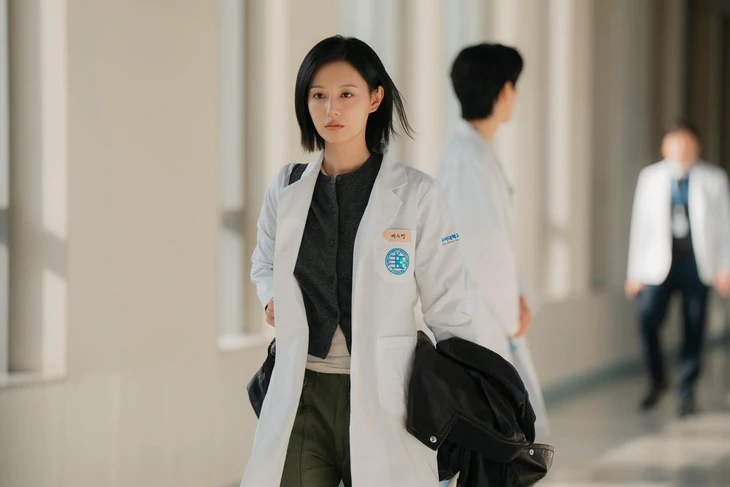 Nữ chính Doctor X Kim Ji Won thành sao nhờ ước mơ K-pop dang dở - Ảnh 1.