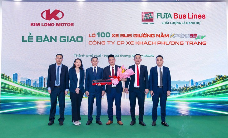 Kim Long Motor bàn giao 100 xe giường nằm thuần điện chạy tuyến liên tỉnh - Ảnh 1.