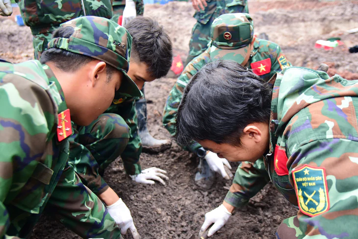 91 hài cốt liệt sĩ được quy tập sau 8 ngày làm tìm kiếm giai đoạn 2 ở công viên Lê Thị Riêng - Ảnh 2.
