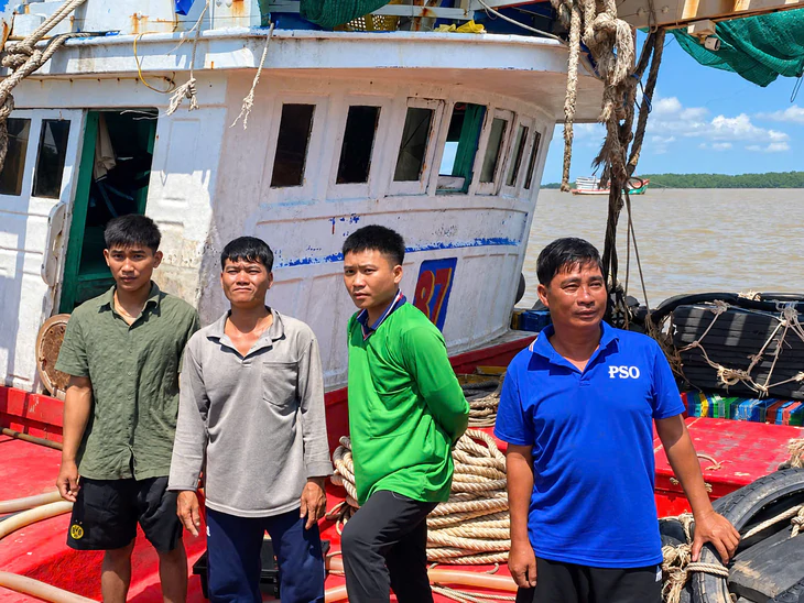 4 ngư dân Mũi Né gặp nạn gần mỏ Sư Tử Trắng đã về đất liền Cần Thơ an toàn - Ảnh 1.