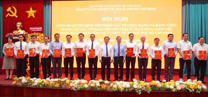 Đảng ủy các cơ sở y tế TP.HCM tiếp nhận 65 tổ chức Đảng và 7.781 đảng viên - Ảnh 2.