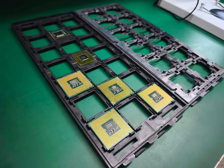 TP.HCM mở xưởng thực hành bán dẫn với thiết bị Intel trao tặng - Ảnh 2.