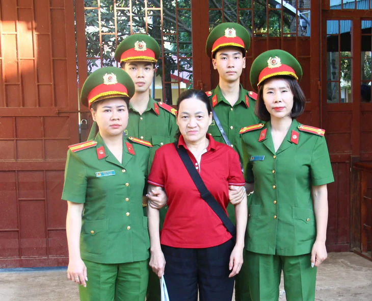 Vì sao bà Đàm Thị Tươi bị bắt tạm giam về hành vi lợi dụng quyền tự do dân chủ? - Ảnh 1.