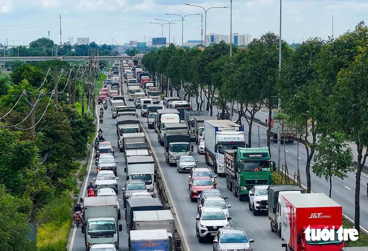 TP.HCM đang quản lý 12,7 triệu xe, làm sao để đường sá theo kịp? - Ảnh 3.
