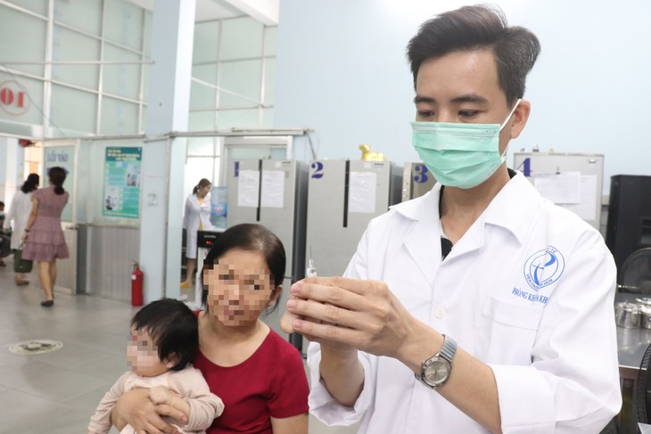 Đang chờ tiêm nhắc vắc xin phòng não mô cầu nhóm A,C,W,Y, đi tiêm nhóm B được không? - Ảnh 1.