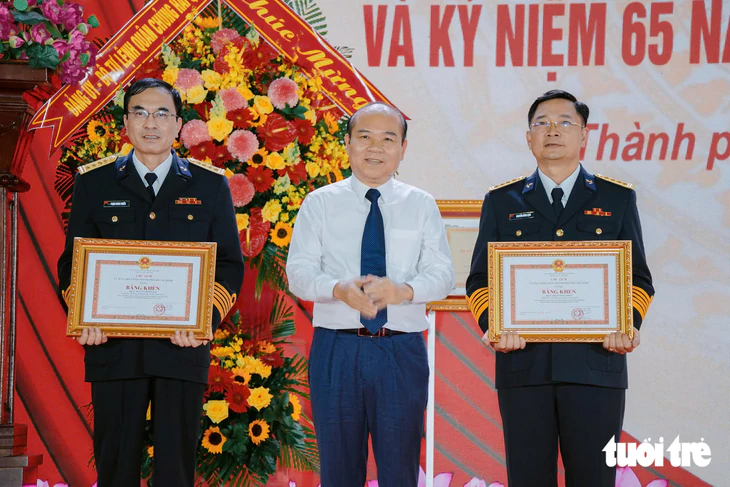 Truy tặng danh hiệu Anh hùng lực lượng vũ trang nhân dân cho 3 cán bộ đoàn tàu không số huyền thoại - Ảnh 6.