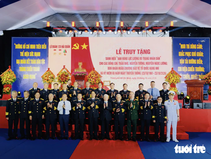 Truy tặng danh hiệu Anh hùng lực lượng vũ trang nhân dân cho 3 cán bộ đoàn tàu không số huyền thoại - Ảnh 7.