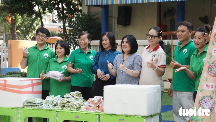 Đưa "chợ nông sản sạch" vào sân trường để minh bạch bữa ăn bán trú - Ảnh 8.