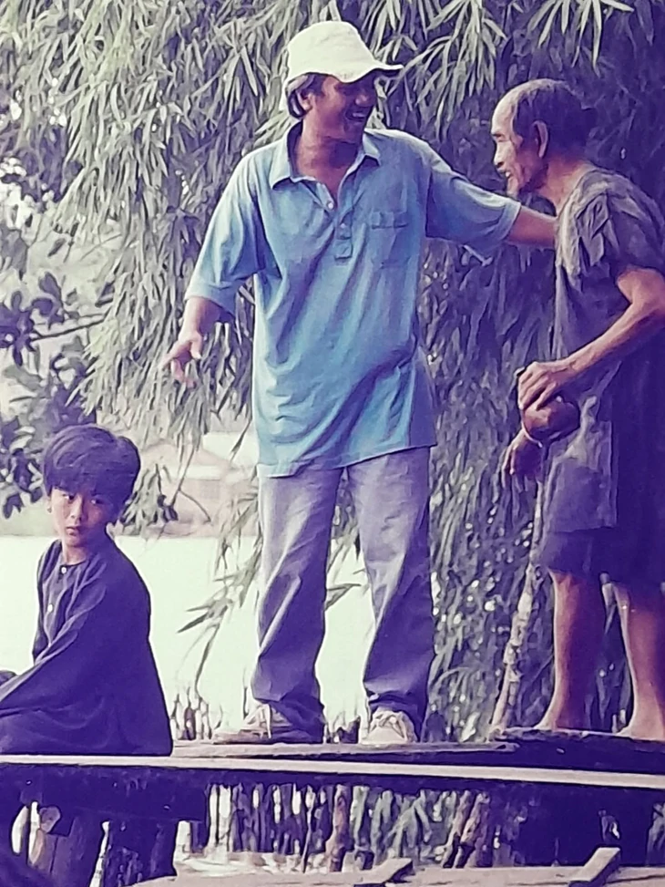 Hồng Ánh, Nguyễn Hùng Thuận và nhiều nghệ sĩ biết ơn đạo diễn Nguyễn Vinh Sơn - Ảnh 4.