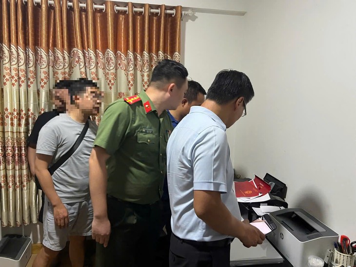 Hai nữ giảng viên đại học bị khởi tố trong đường dây làm giả gần 1.500 văn bằng, chứng chỉ - Ảnh 3.