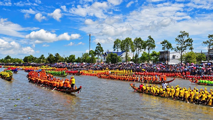 Đua ghe Ngo của đồng bào Khmer: Văn hóa truyền thống độc đáo năm 2026 - Ảnh 2.