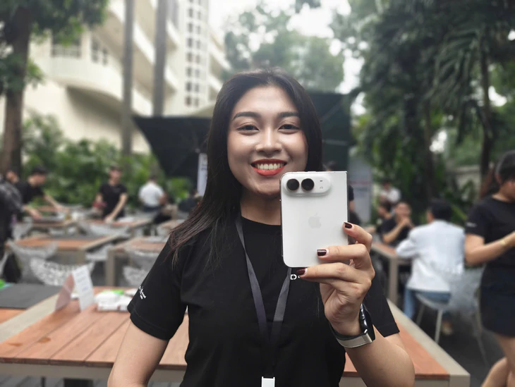 iPhone Duo chính thức lên kệ tại Việt Nam - Ảnh 3.