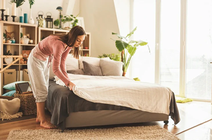 Vì sao không nên dọn giường ngay khi thức dậy? - Ảnh 1.
