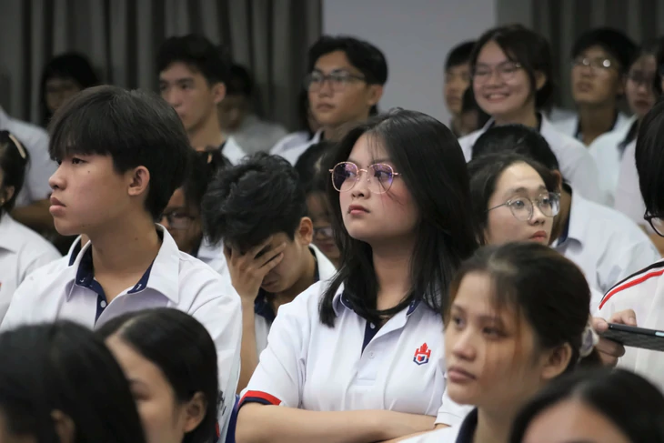 Nguyên đại sứ Mỹ dặn sinh viên Việt Nam ráng học ngoại ngữ - Ảnh 2.