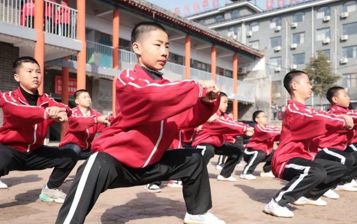 Giở trò đánh lén đối thủ, võ sĩ boxing tai tiếng bị phạt nặng - Ảnh 5.