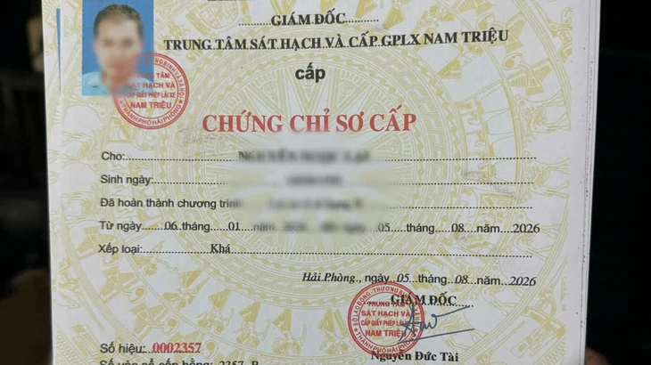 Dựng 'lò' in ấn giấy tờ giả ở Campuchia rồi đưa về Việt Nam tiêu thụ - Ảnh 2.