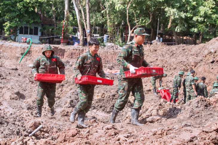 Ngày 24-10: xử lý hơn 620 m³ đất, thấy thêm 10 hài cốt liệt sĩ ở công viên Lê Thị Riêng - Ảnh 1.