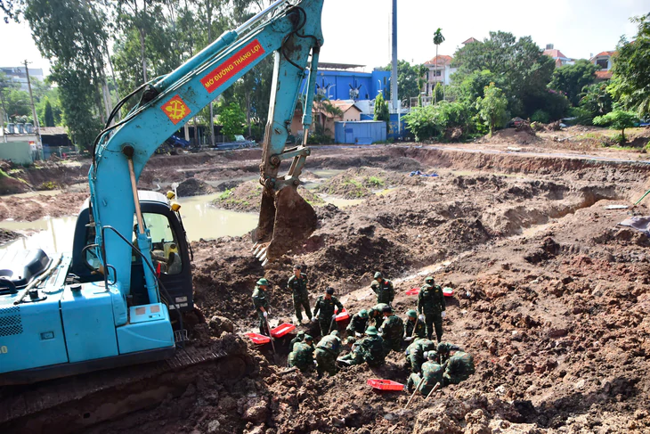 Ngày 24-10: xử lý hơn 620 m³ đất, thấy thêm 10 hài cốt liệt sĩ ở công viên Lê Thị Riêng - Ảnh 3.