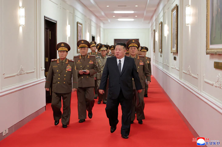 Ông Kim Jong Un kêu gọi 'cách mạng quân sự', muốn xây quân đội hùng mạnh nhất - Ảnh 2.