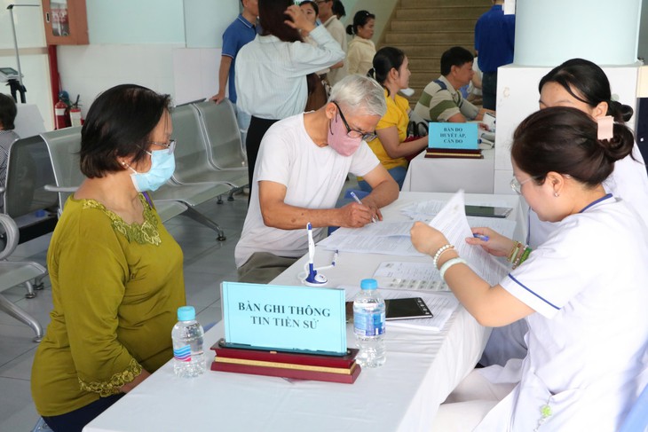 Chỉ định dịch vụ, thu thêm phí: Cơ sở y tế cần giải thích rõ với người bệnh - Ảnh 2.