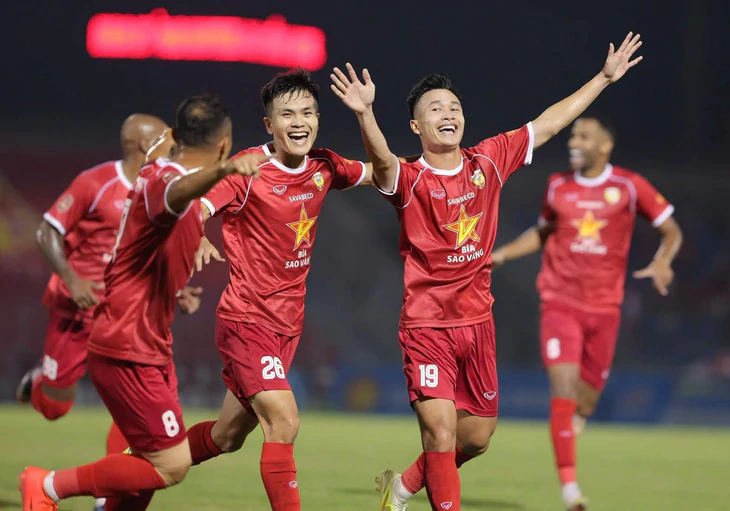 'Lão tướng' Trọng Hoàng sắm vai kiến tạo, Hà Tĩnh áp sát ngôi đầu - Ảnh 2.
