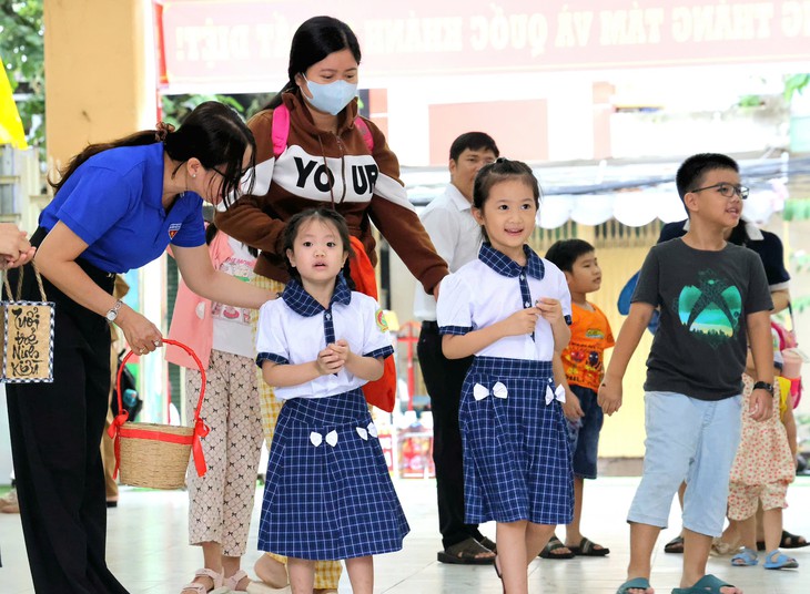 Không kiểm tra vào lớp 1, lớp 6: Tuyển sinh bằng cách nào? - Ảnh 3.