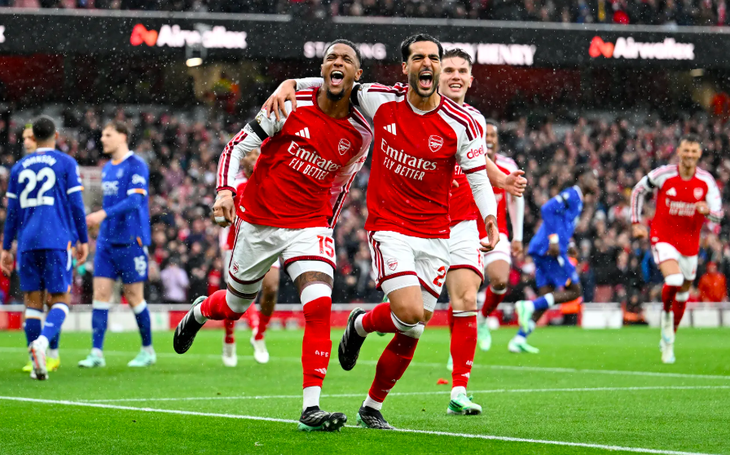 Đánh bại Everton, Arsenal san bằng điểm số với Man City - Ảnh 1.