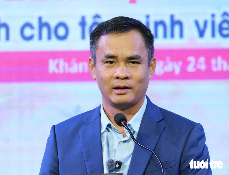 Con nhà nghèo đậu ĐH Kiến trúc TP.HCM, ba đợi con ở bến xe lúc 5h sáng cùng về Nha Trang nhận học bổng - Ảnh 7.